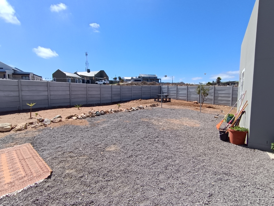 To Let 4 Bedroom Property for Rent in Hoogland Western Cape